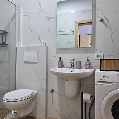 Apartment In Saranda With Stunning Sea Views شقة